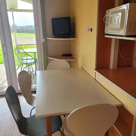 Les Hirondelles * Bourg-Sainte-Marie