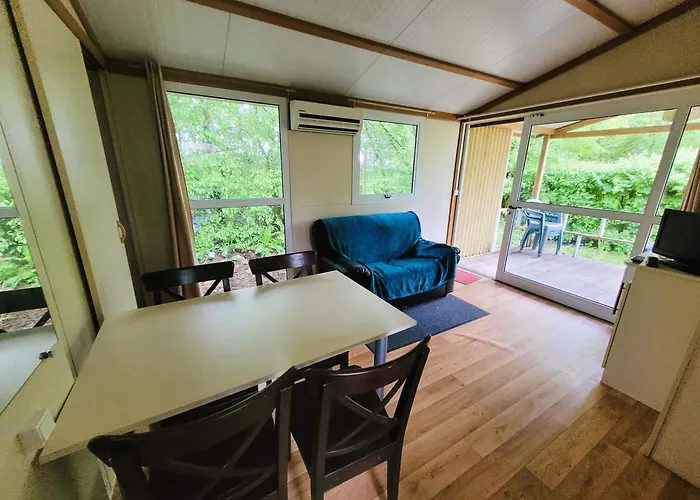 Les Hirondelles * Bourg-Sainte-Marie